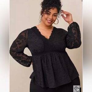New TORRID SZ 2x Babydoll Clip Floral Long Sleeve Top